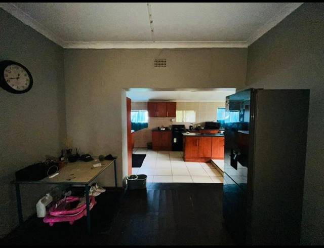 5 BEDROOM HOUSE FOR SALE IN ELSBURG